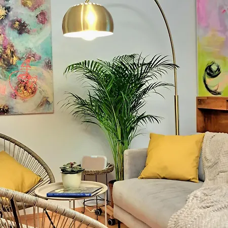 Apartment Favorite Place I Art I Workspace I Naehe Frankfurt I Messe Schoneck