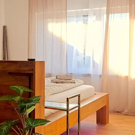 Apartment Favorite Place I Art I Workspace I Naehe Frankfurt I Messe